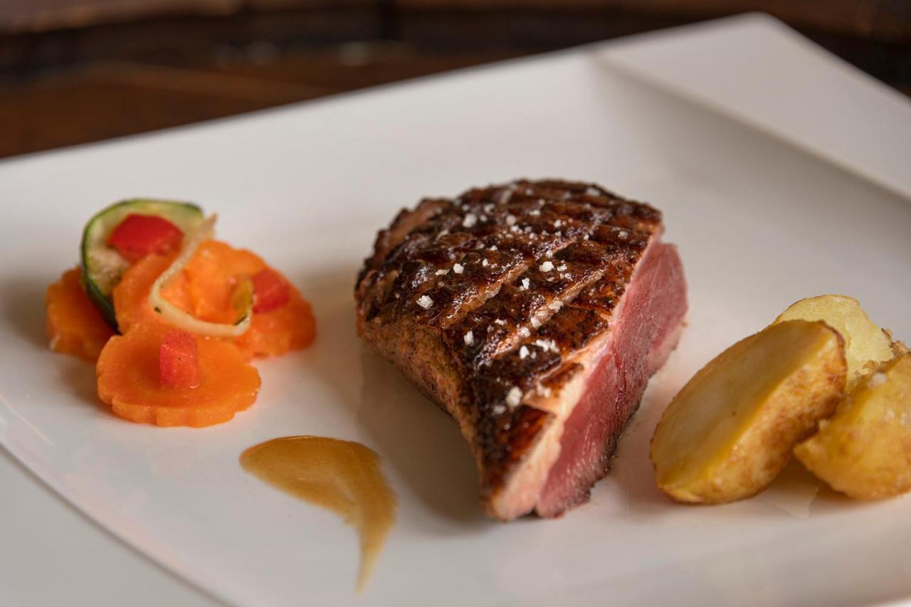 Logis Hotel & Restaurant Le Pardaillan Gondrin Экстерьер фото