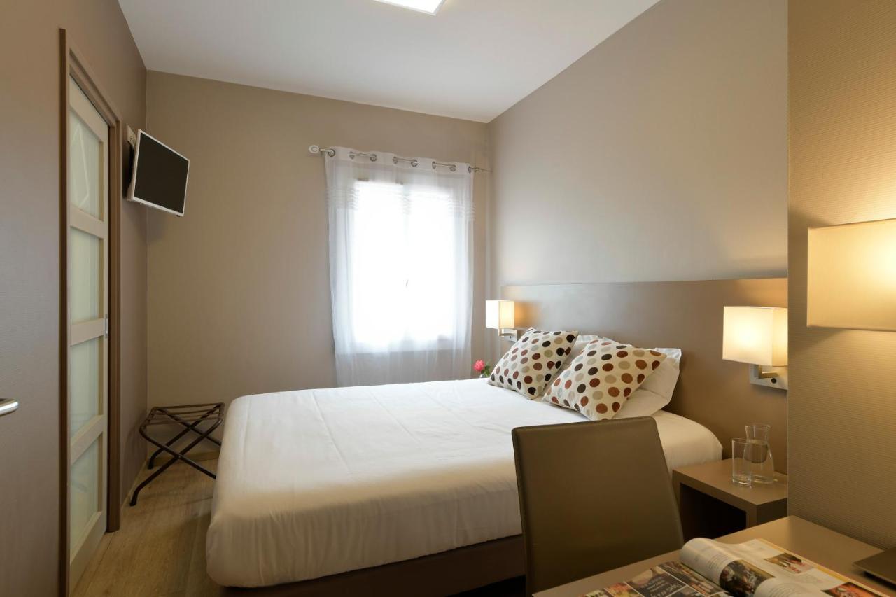Logis Hotel & Restaurant Le Pardaillan Gondrin Экстерьер фото